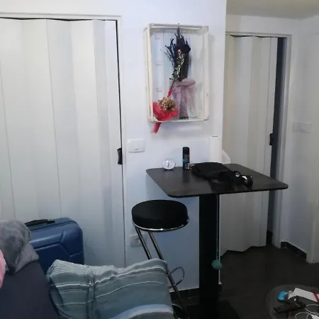 Compact One Bedroom Savle