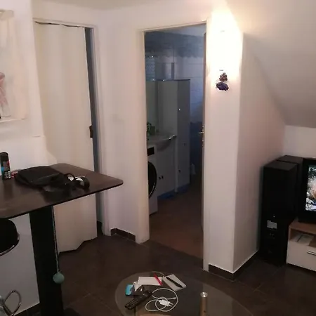 Compact One Bedroom Savle Apartmán *